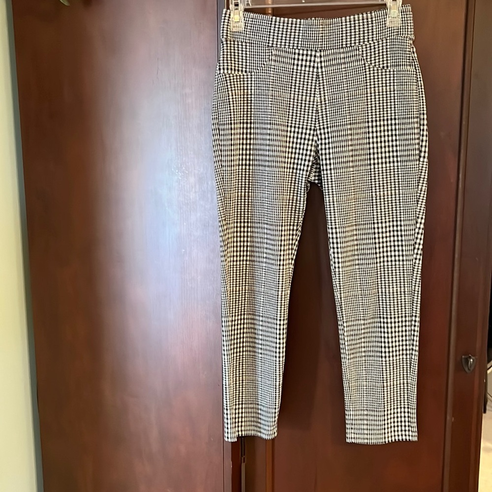 Tahari Black and White Checkered Ankle Pants